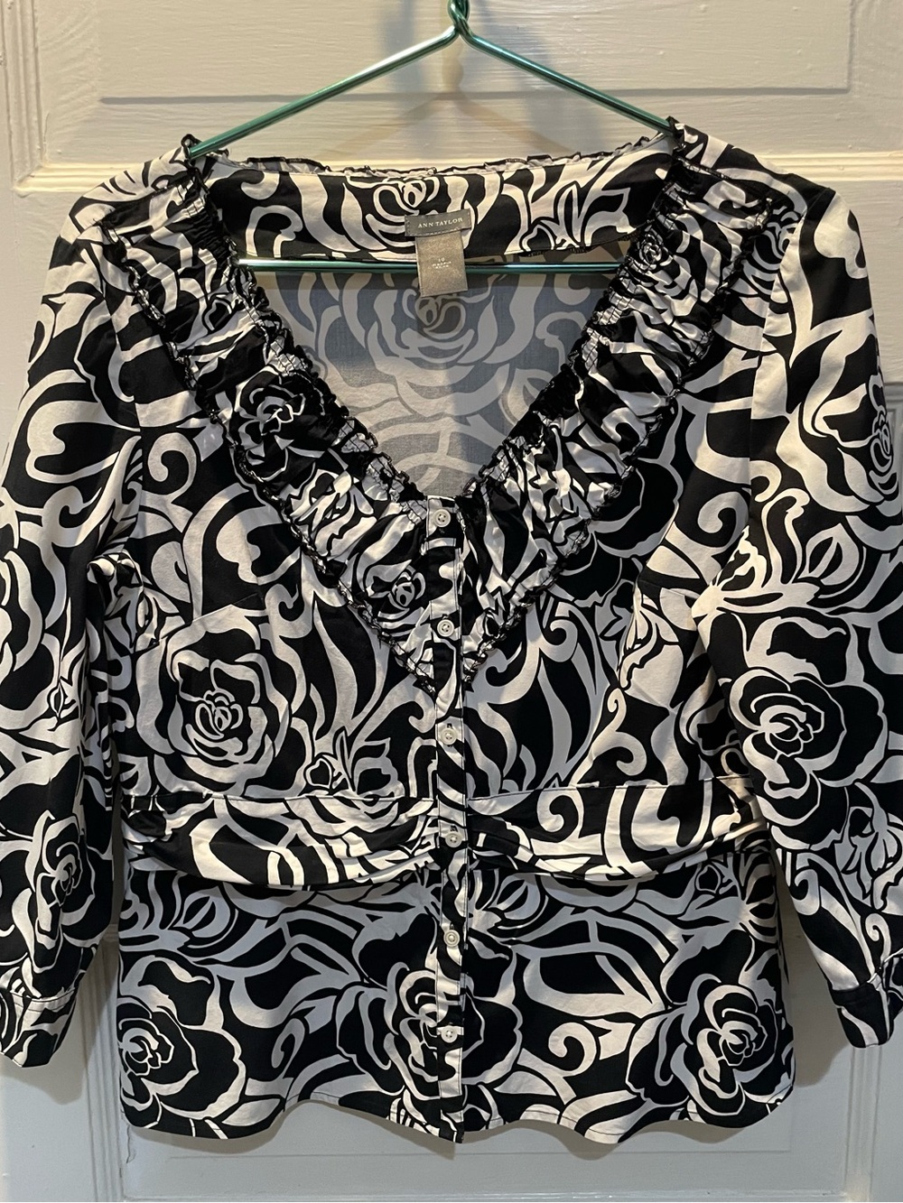 Vintage Ann Taylor Black & White Floral Ruffle V-Neck Top